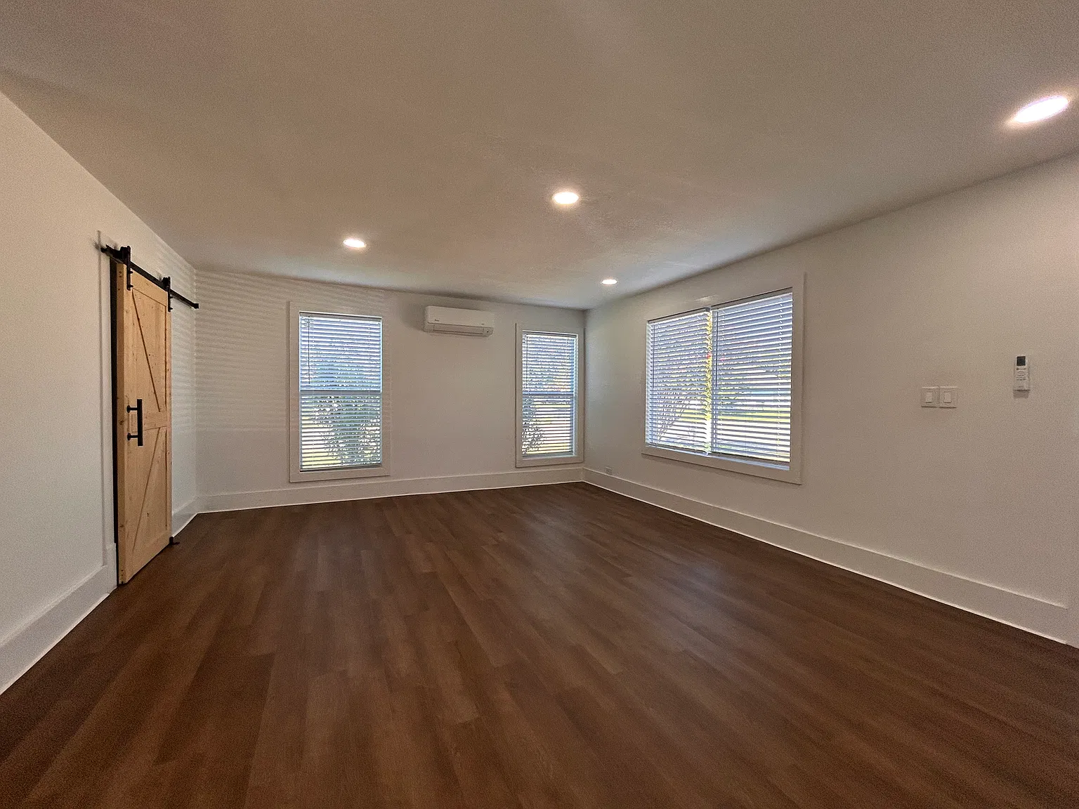 3 bed, 1056 sqft, $1,595 — Photo 3