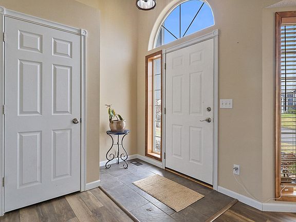 5th image of 1019 S Marigold Ct