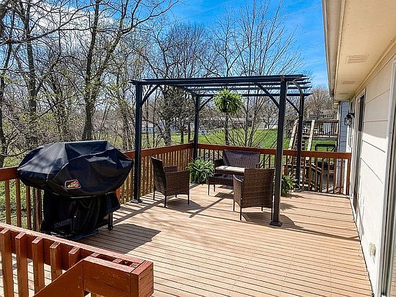 Spacious deck - composite