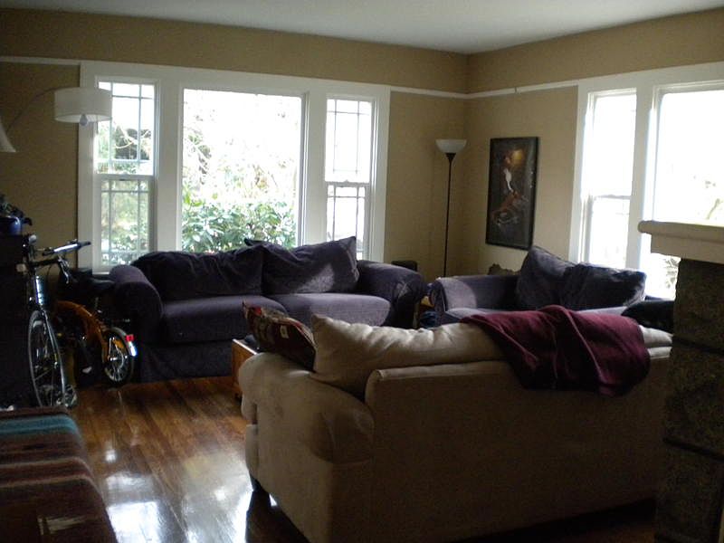 Living room of 3 bd/ 2 bath
