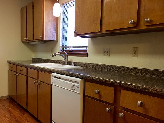 5th image of 1312 Hampstead Ave