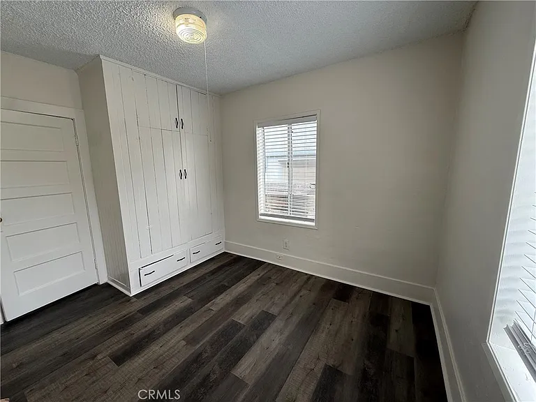 1053 Loma Dr — Photo 15