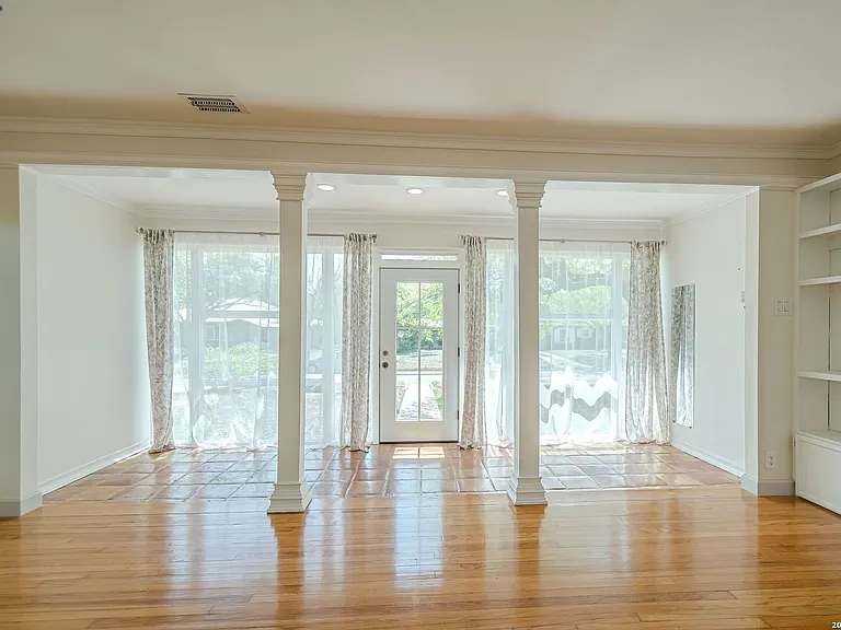 227 Devonshire Dr — Photo 13