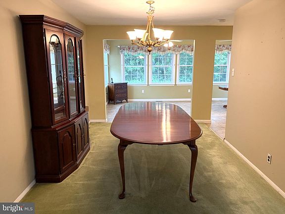 5th image of 647 Guilford Rd
