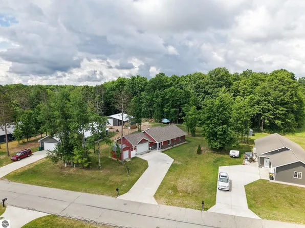 288 Cayo Dr, Buckley, MI 49620