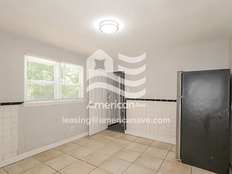 81947_004_kitchen_5.jpg