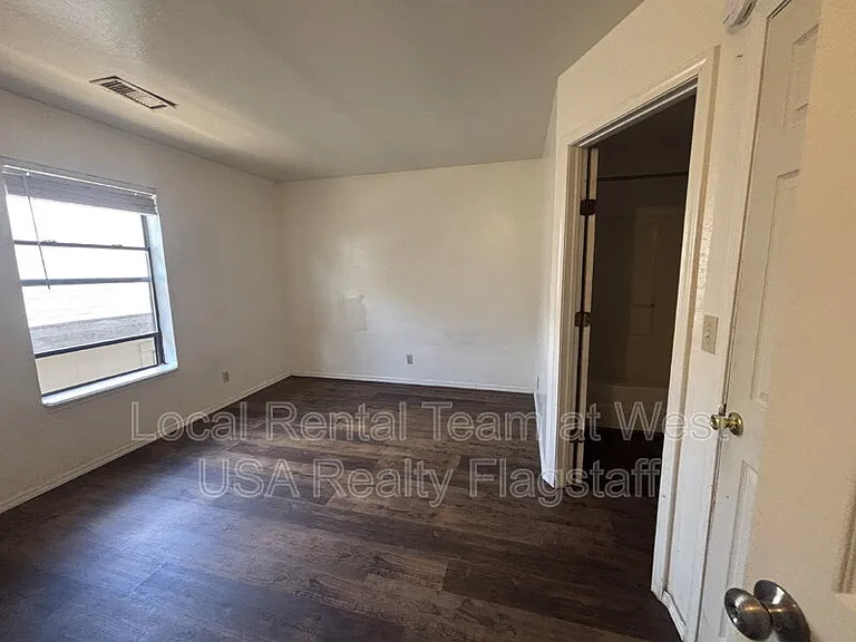 625 S Fountaine St #B — Photo 16