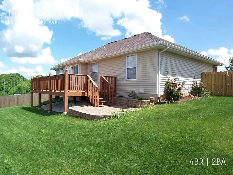 4415 N Gladys Ave — Photo 4