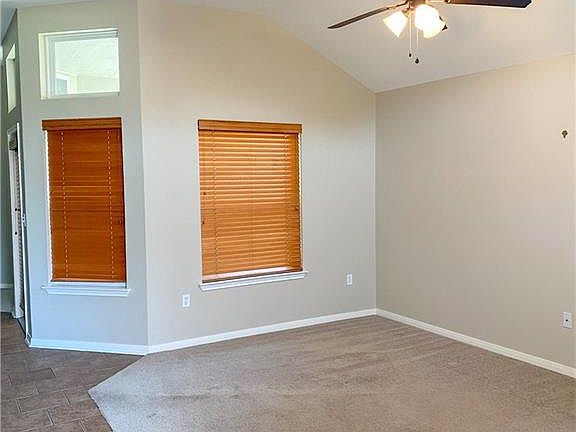 4th image of 304 Yosemite Dr