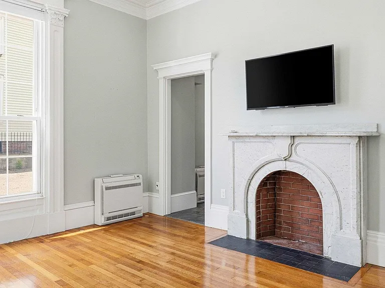 649 State St #A — Photo 8