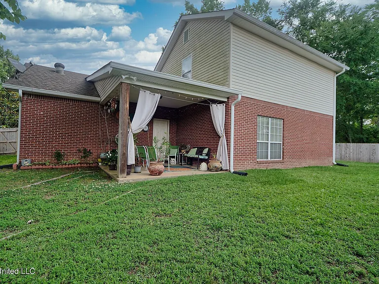 408 Green Tree Pl — Photo 6
