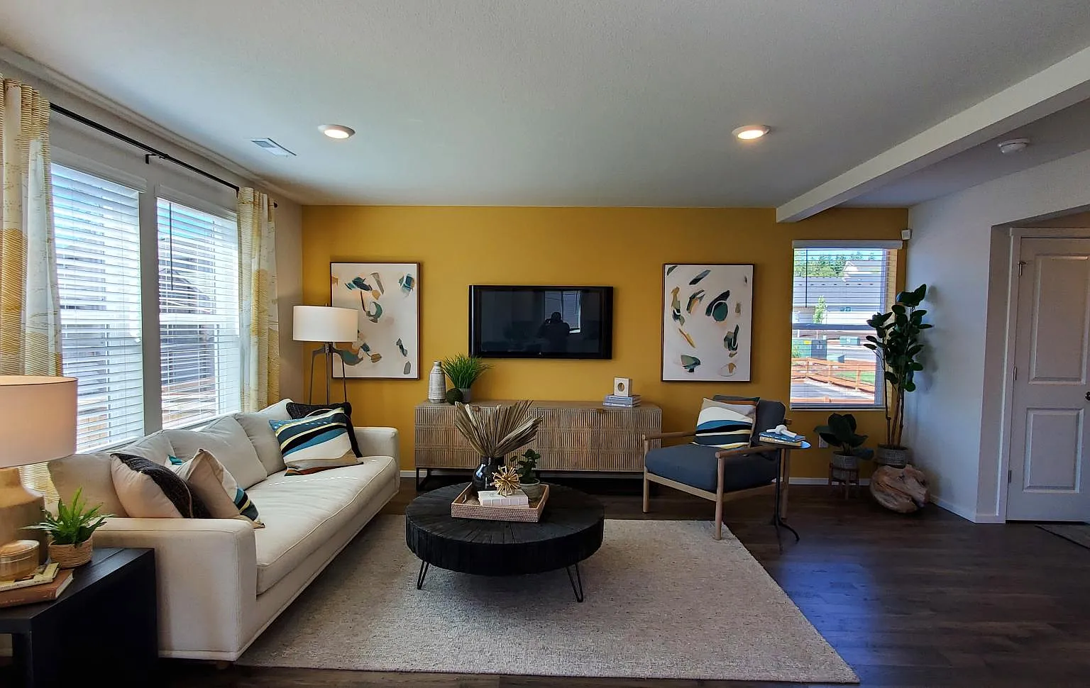 3 bed, 1350 sqft, $2,650 — Photo 4