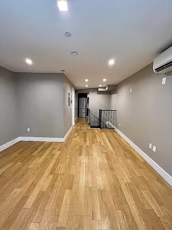 1087 Madison Street — Photo 4