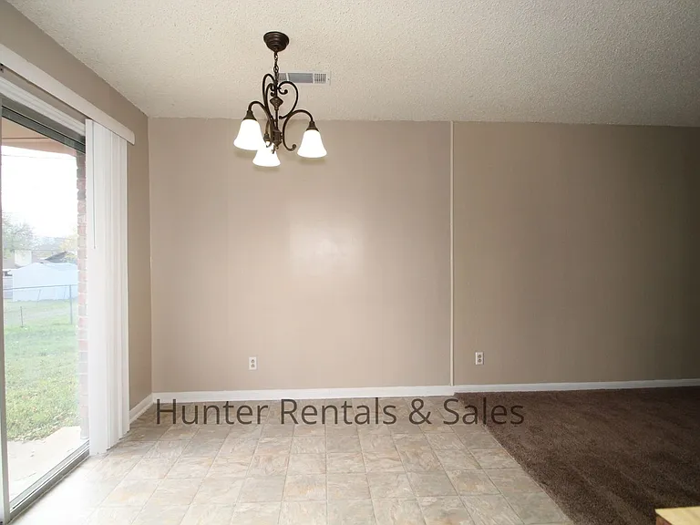 2810 Lawndale St — Photo 10