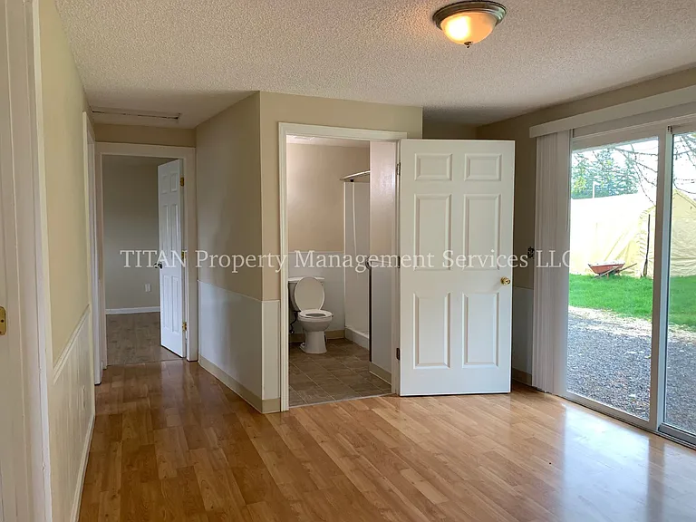798 Bridge St E — Photo 5