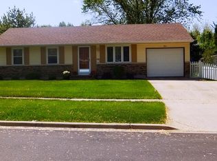 810 Stowell Ave, Streamwood, IL 60107