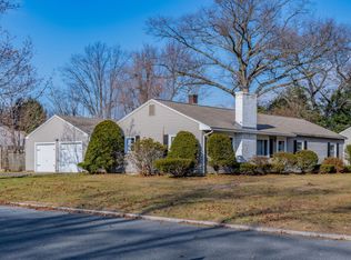 1318 Plumtree Rd, Springfield, MA 01119