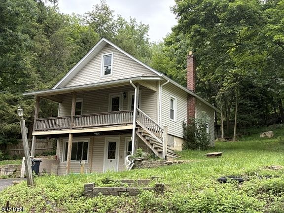 2nd image of 22 Hoffmans Crossing Rd