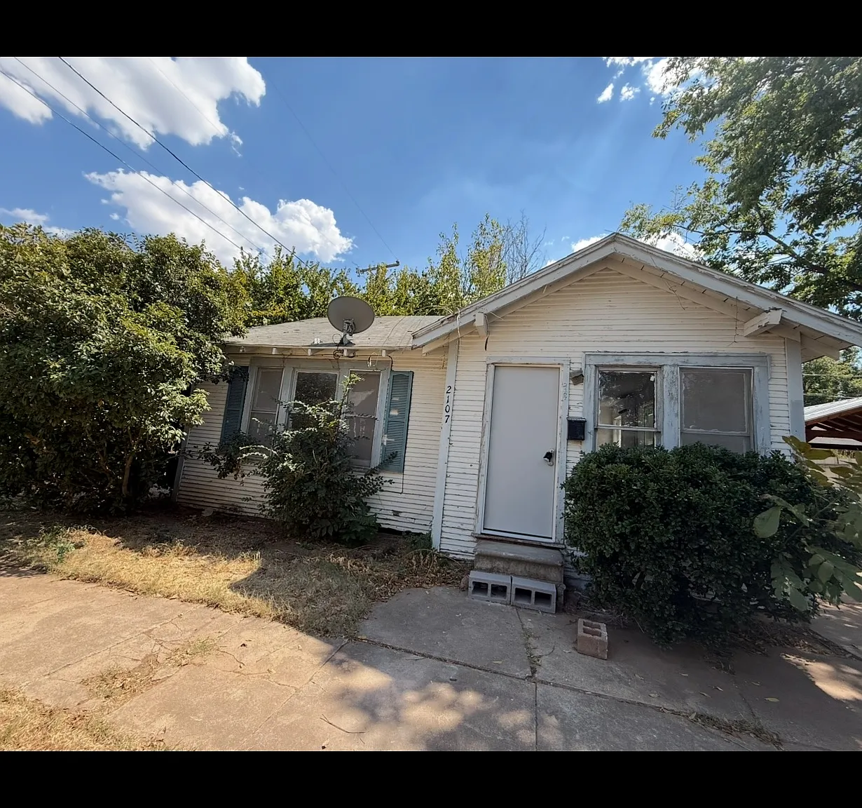 2107 Ave I — Photo 1