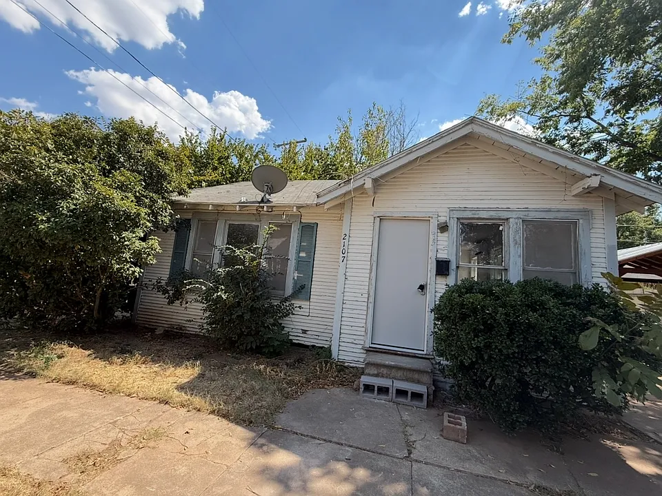 2107 Avenue I