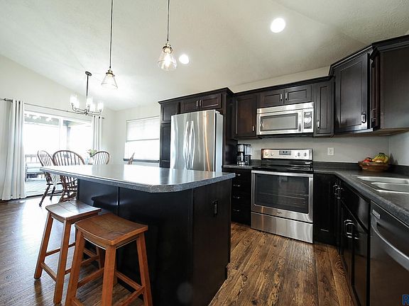 4th image of 323 Thelma Ave