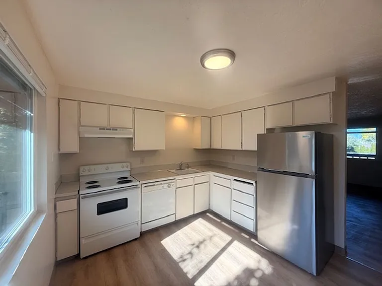 520 S 42nd St — Photo 3
