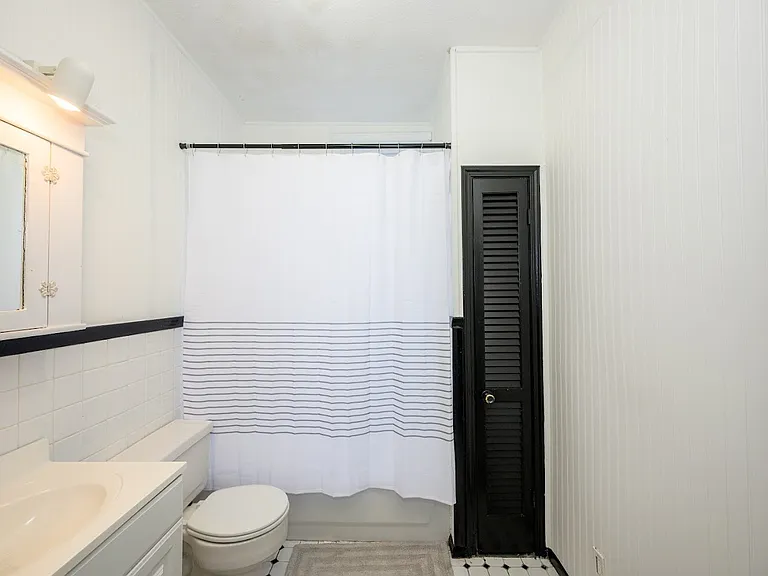 211 E Main St #B — Photo 7