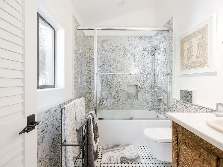 9123 N 64th Pl — Photo 16