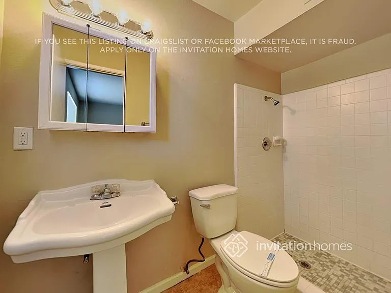 2421 E Sylvia St — Photo 11