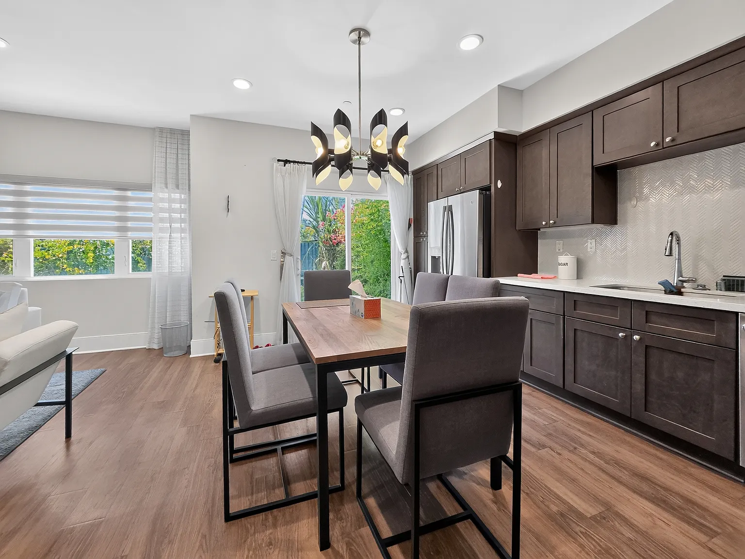 3 bed, 2.5 bath, 1590 sqft, $3,680 — Photo 4