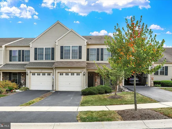 712 Creek Side Dr, Hummelstown, PA 17036