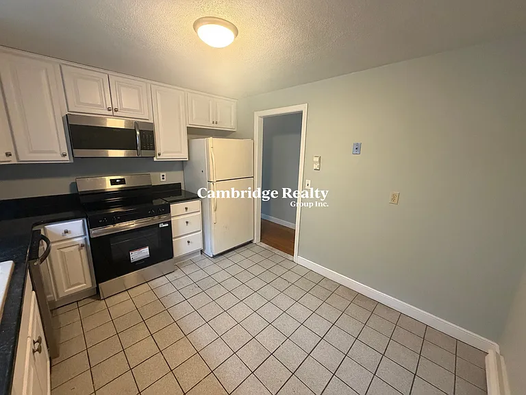 90-92 Sylvia St #2 — Photo 6
