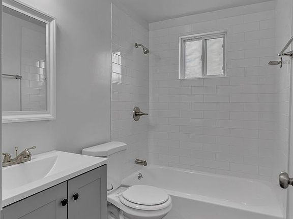 3rd image of 2714 Jefferson St APT 105
