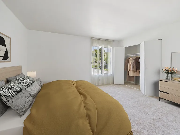 La Cresta Apartments — Photo 11