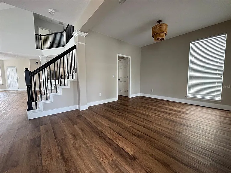 903 Yew Ct — Photo 10