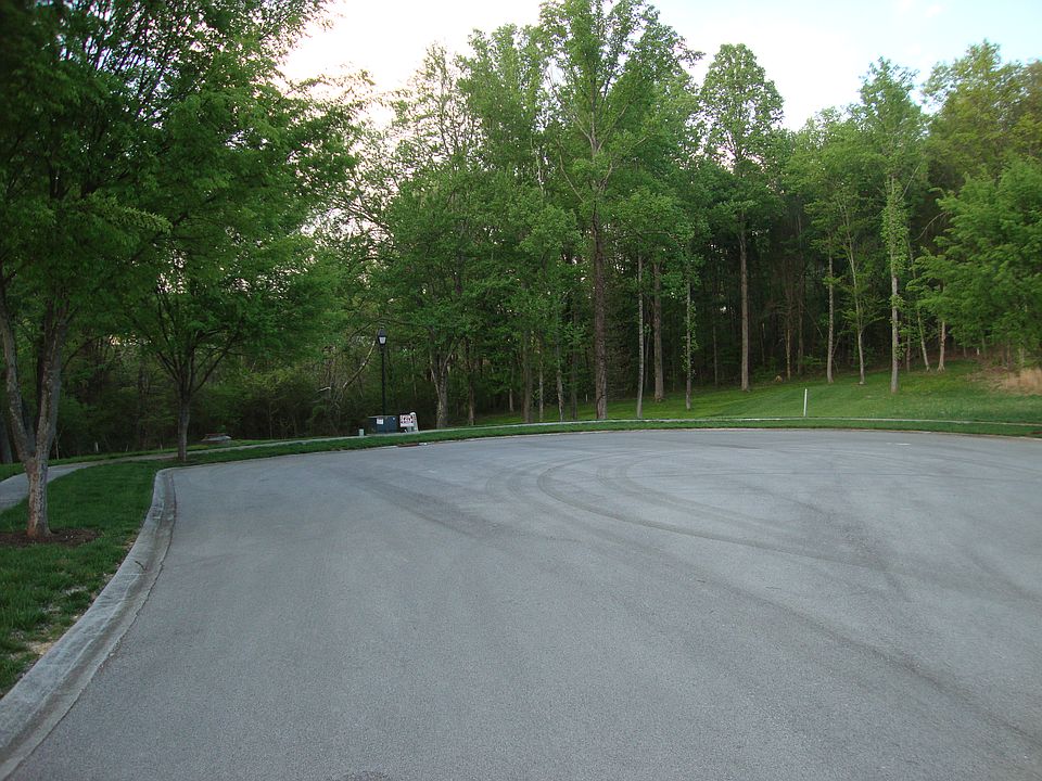 2nd image of 911 Belle Grove Rd