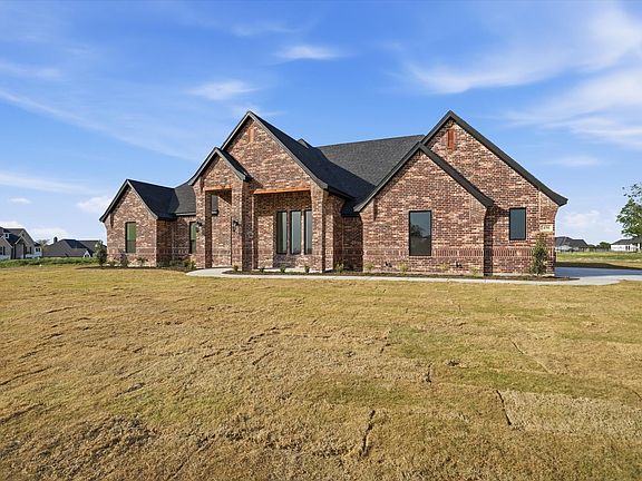 2nd image of 450 Red Bird Dr