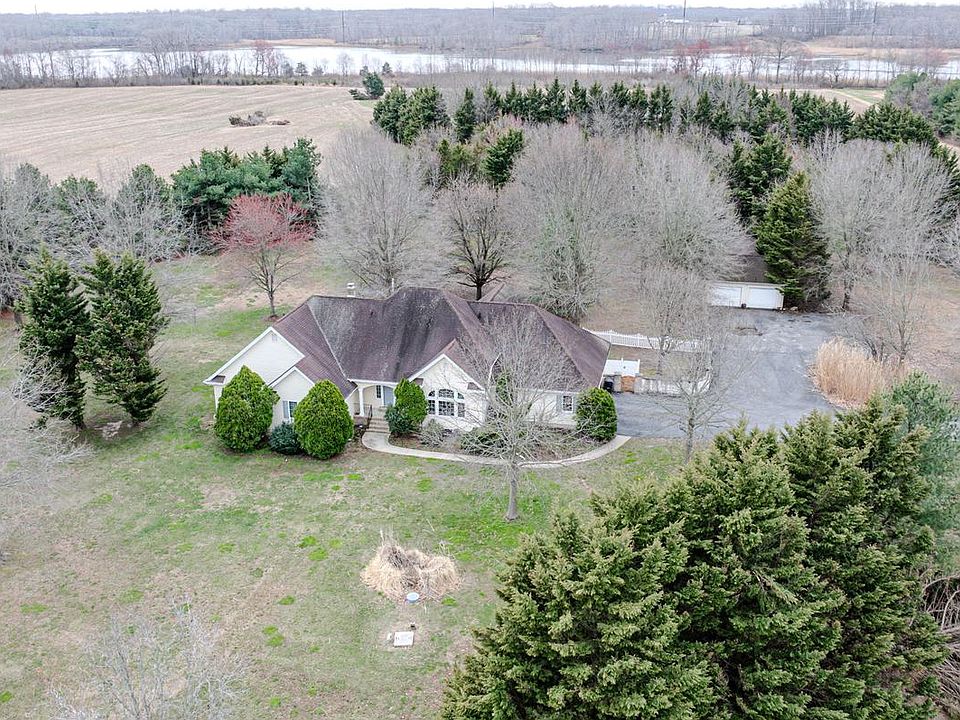 1st image of 812 Taylors Bridge Rd