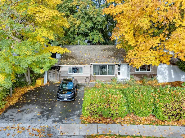 735 Lea Ave, Coquitlam, BC V3J 4H4