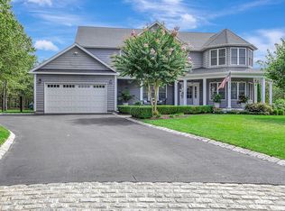 39 Blackberry Ln, Center Moriches, NY 11934