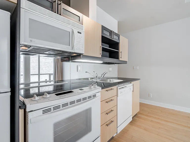 350 Wellington St W #214 — Photo 10