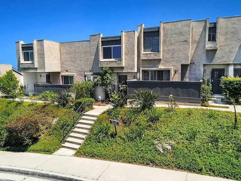 1878 Rainbow Terrace Ln — Photo 10