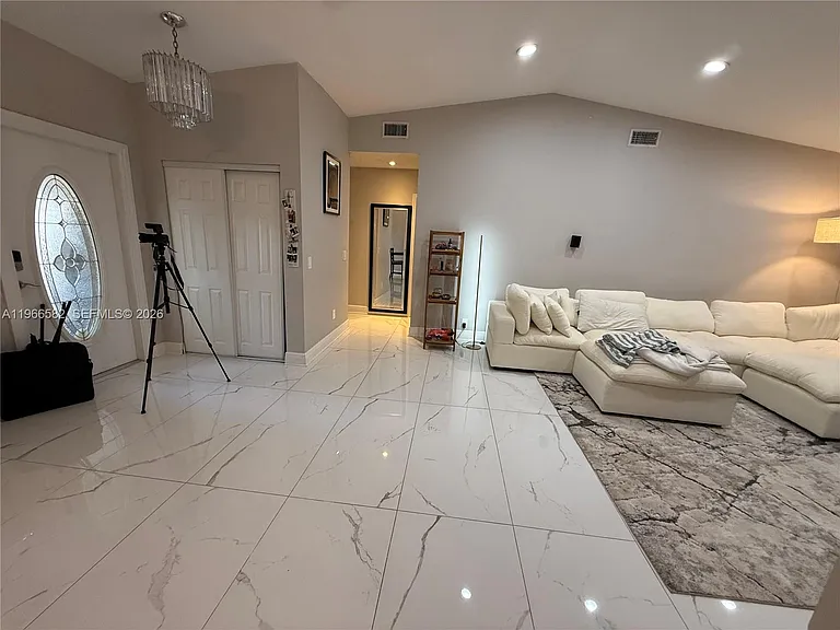 20888 Sugarloaf Ln — Photo 2