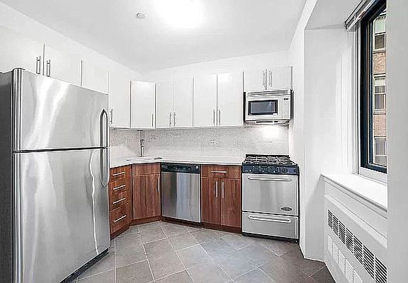 4th image of 30 W 18th St APT 18A