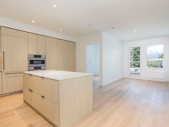 2nd image of 2471 Saint George St #Penthouse 517