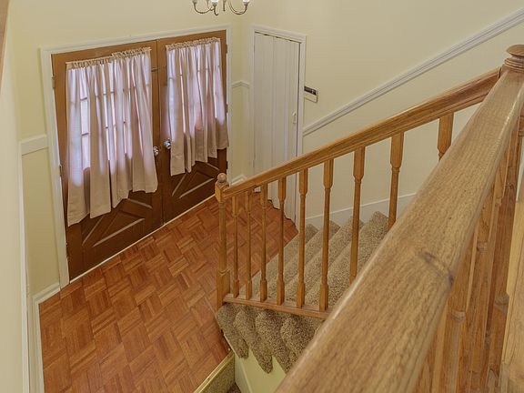 4th image of 836 S Valley Wood Cir