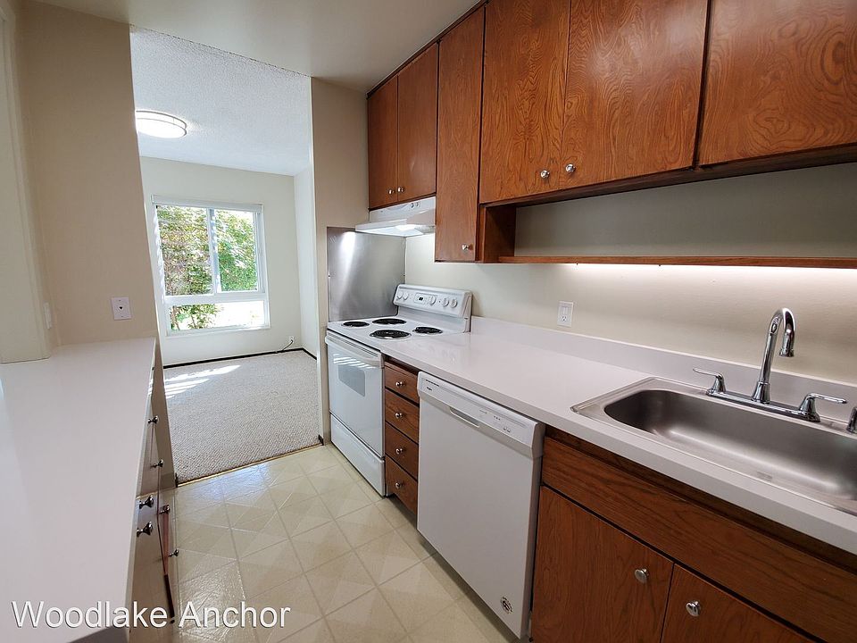 1st image of 930 Peninsula Ave APT 205