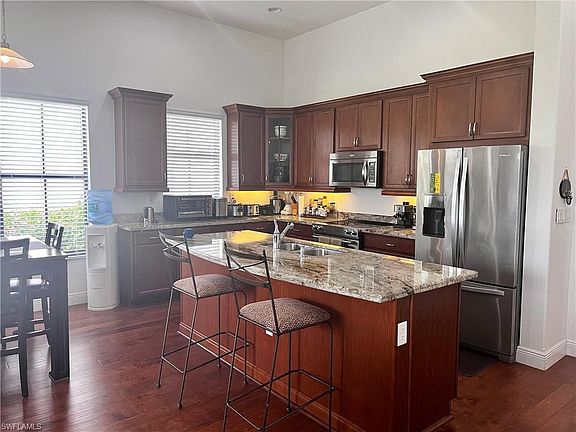 3rd image of 5071 Salerno St