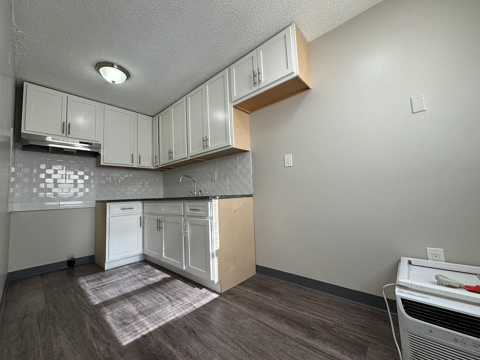 1 bed, 670 sqft, $1,145 — Photo 3