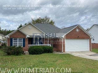 2103 Forest Edge Dr, Greensboro, NC 27406